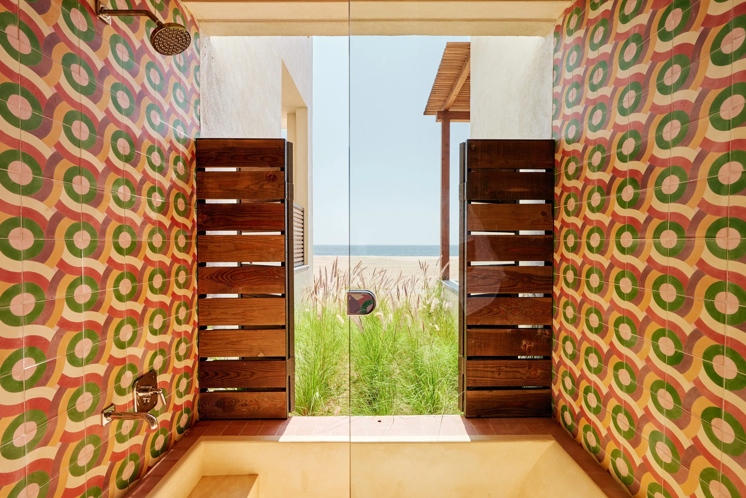 Soaking tub area in ocean king room
