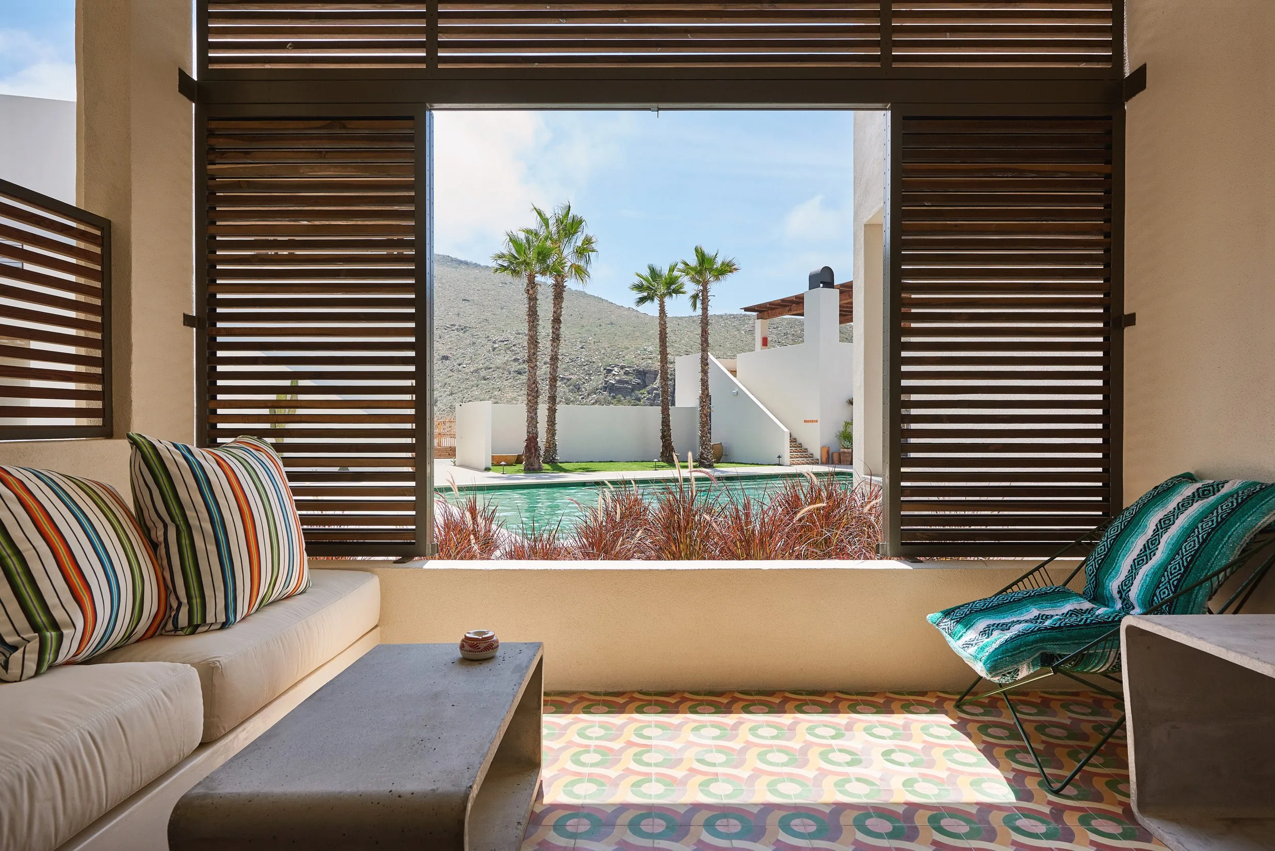 Seating area in poolside king room