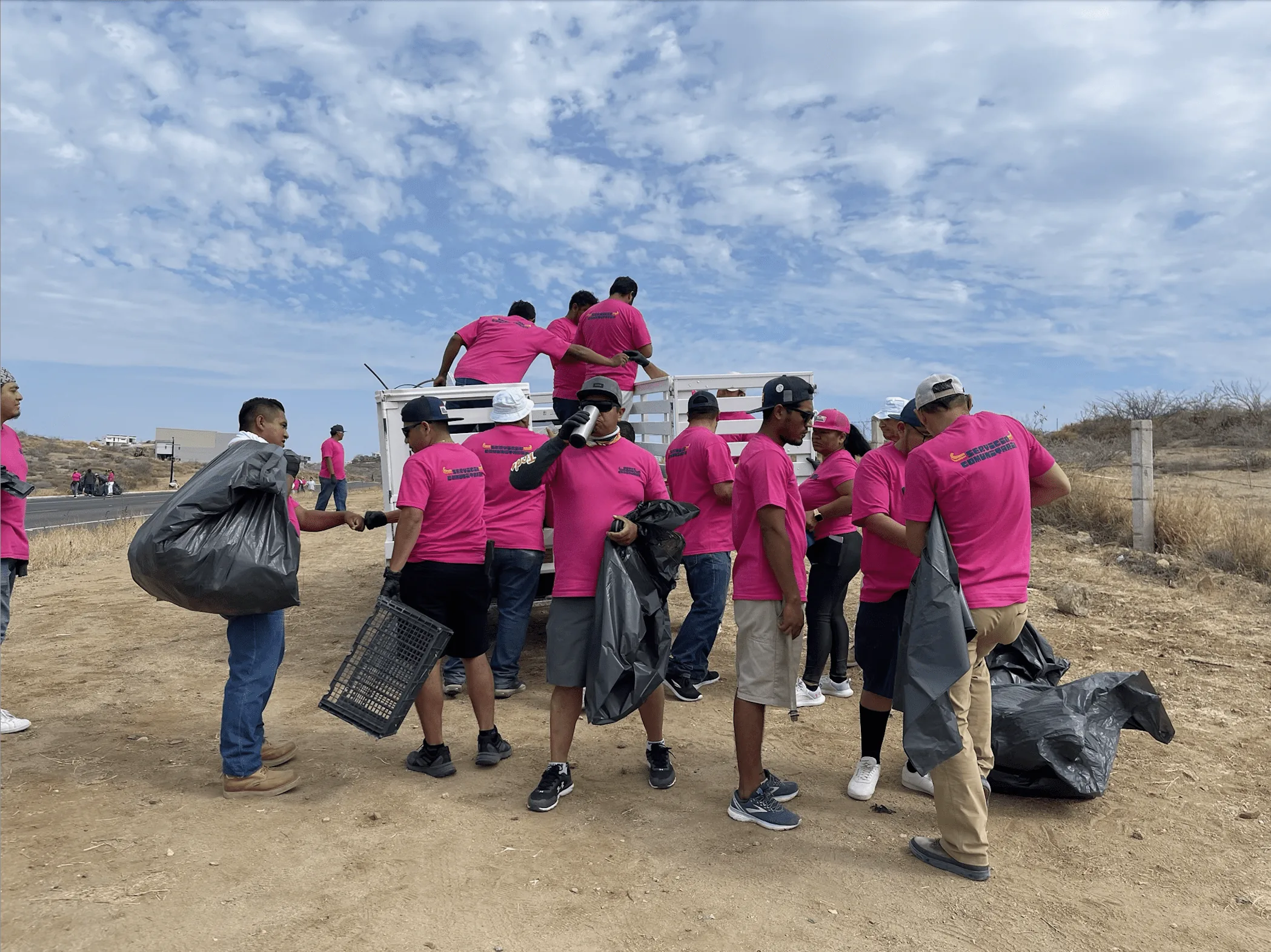 Group photo of Cero Basura community service.