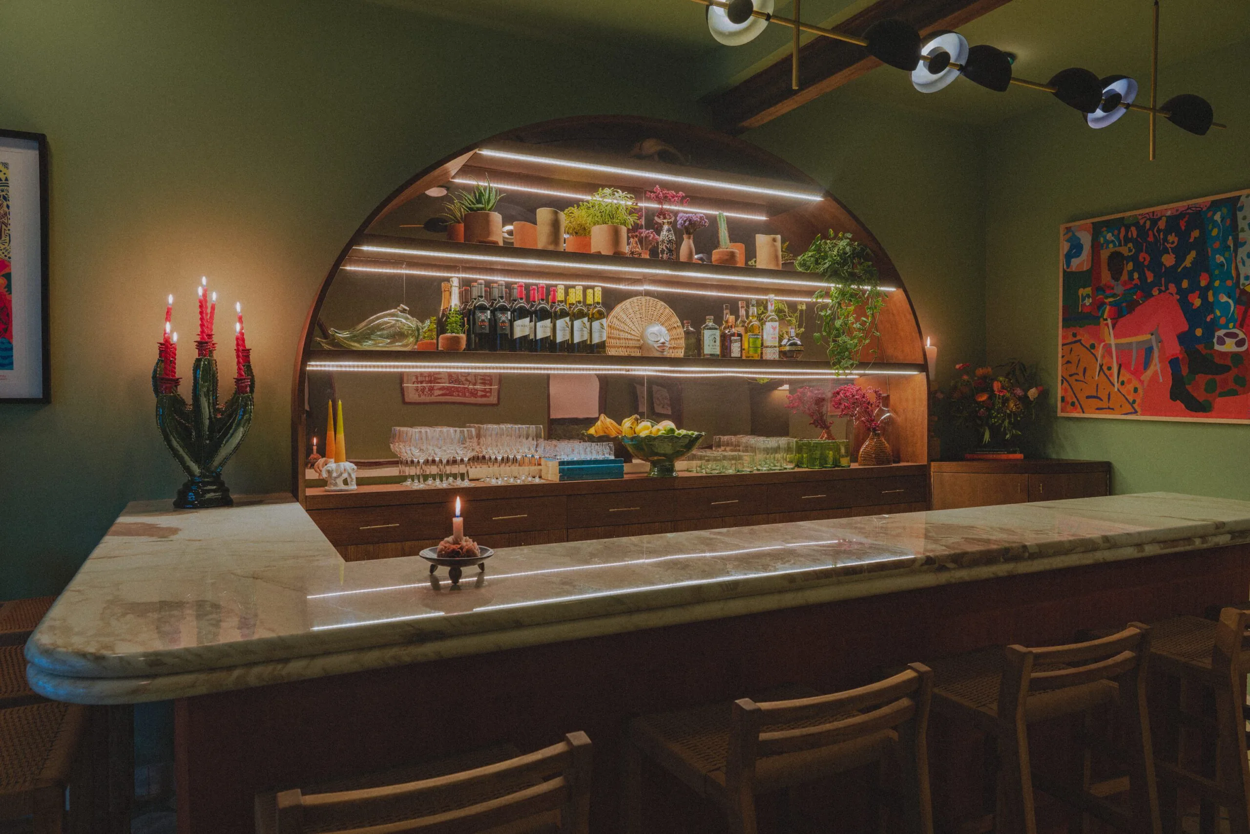 A view of the counter at Hotel San Fernando Bar
