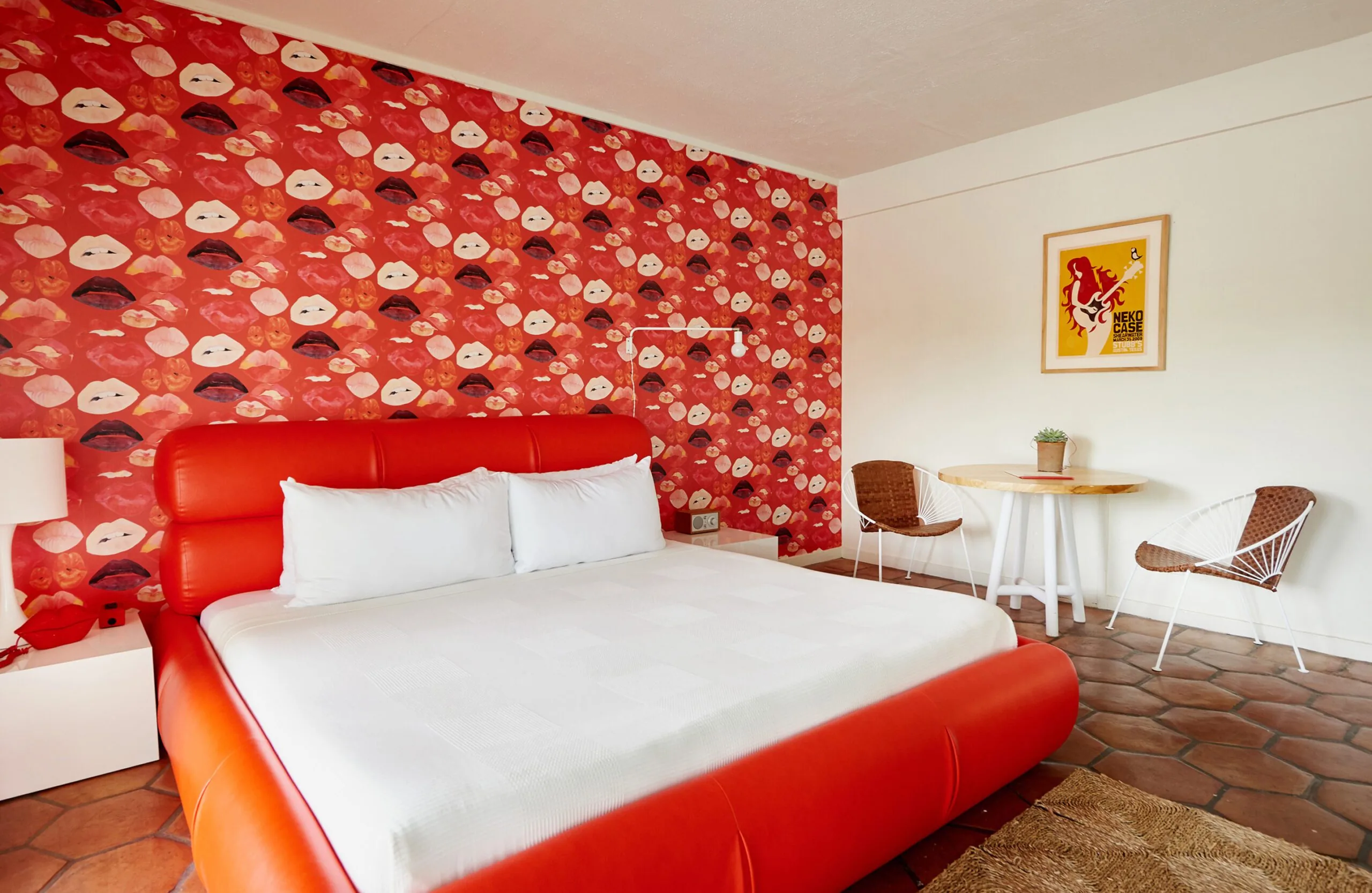 Poolside King room at Austin Motel with lips wallpaper